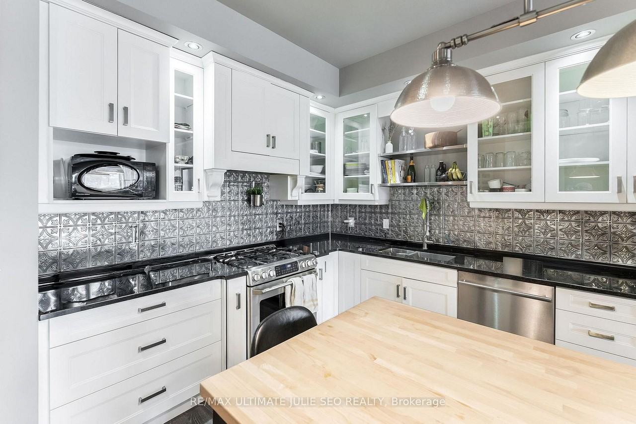 654 Queen Street West #2nd&3rd FL - Photo 6 of 22