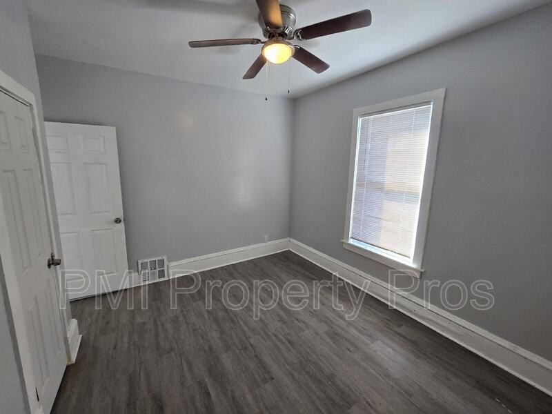 2620 W Locust St - Photo 2 of 5