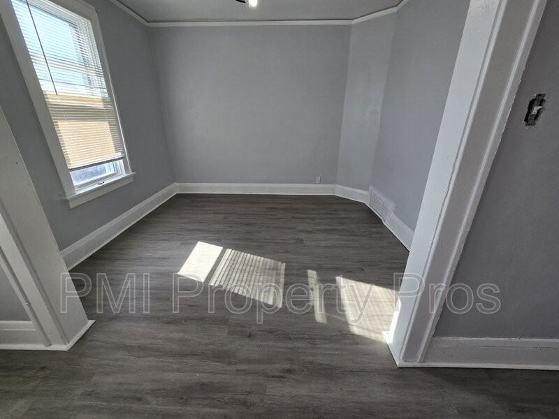 2620A W Locust St - Photo 2 of 7