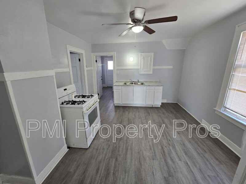 2620A W Locust St - Photo 3 of 7