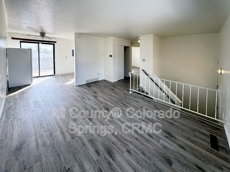 3545 Bridgewood Ln - Photo 4 of 31