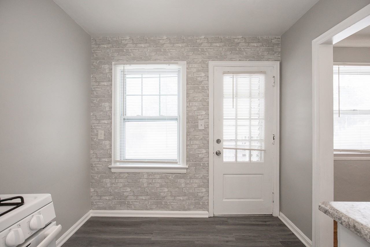 858 E 250th St - Photo 7 of 26