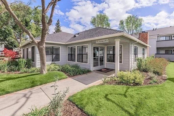 485 W Nees Ave #137 - Photo 6 of 23