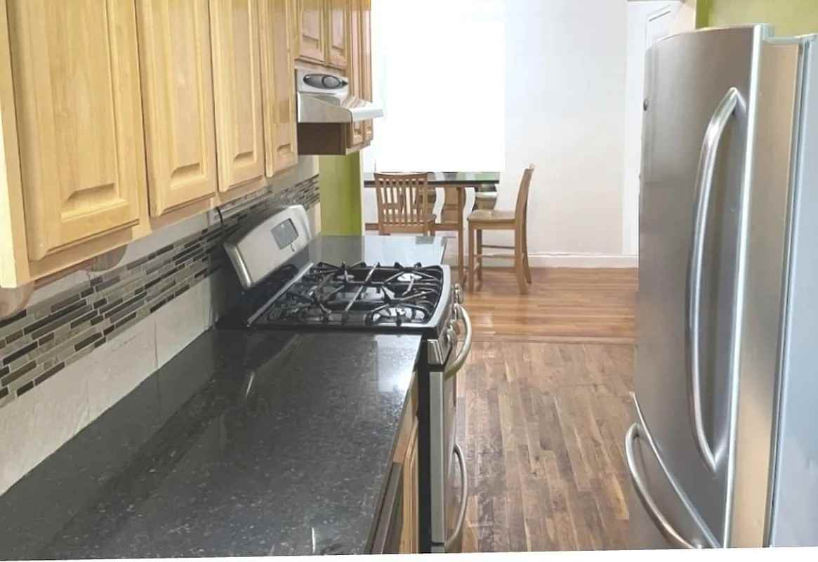 2105 Wallace Ave - Photo 2 of 13