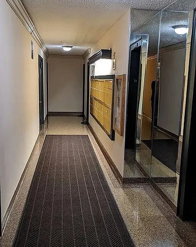 2105 Wallace Ave - Photo 3 of 13