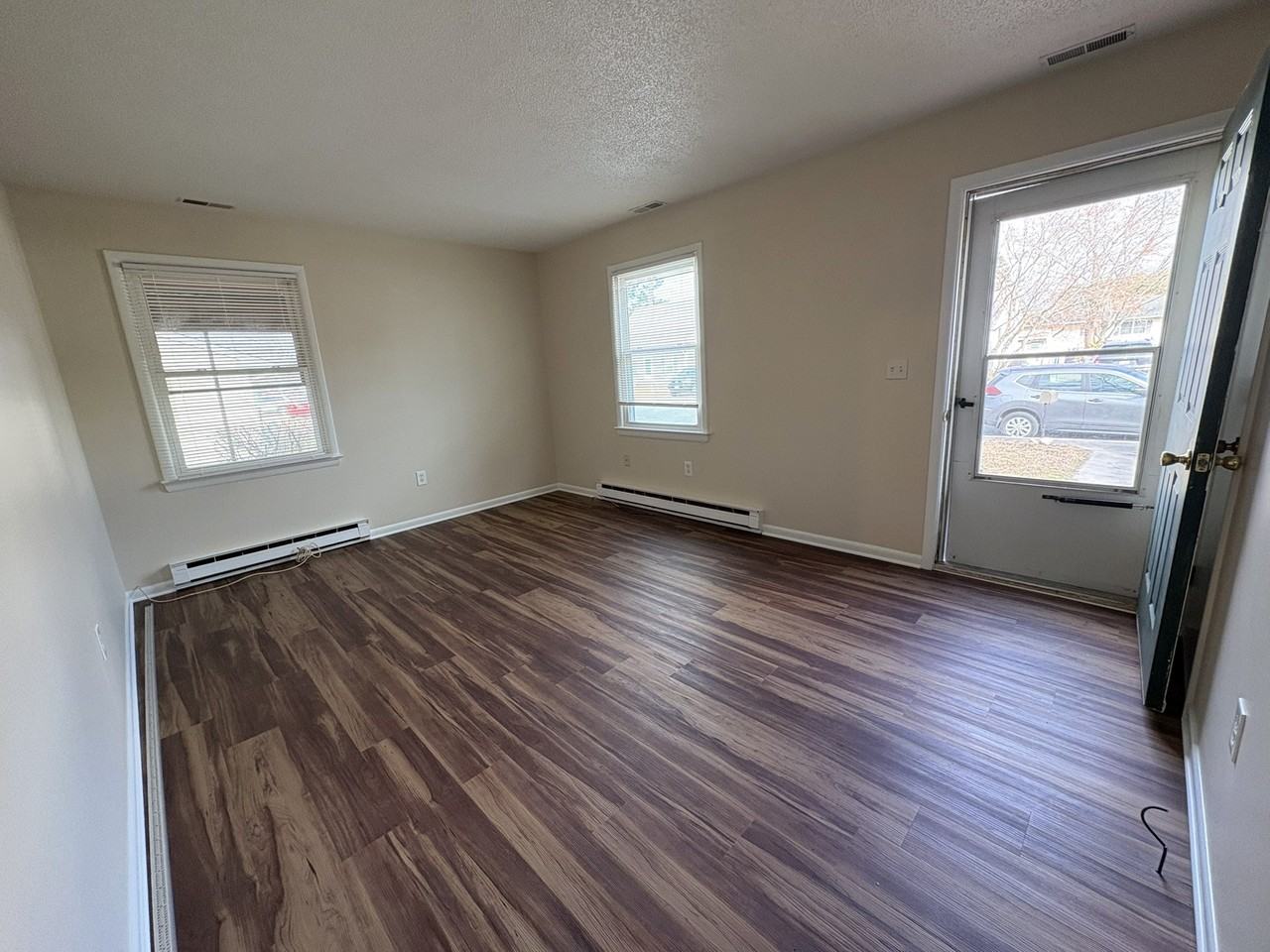 504 Juniper St - Photo 2 of 12