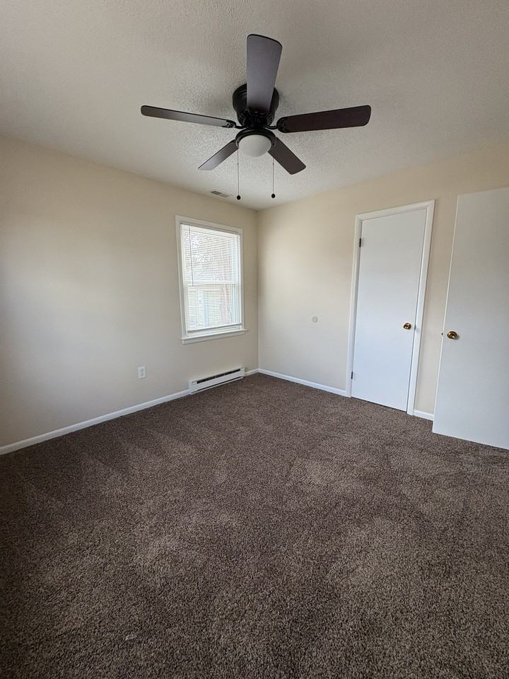 504 Juniper St - Photo 7 of 12