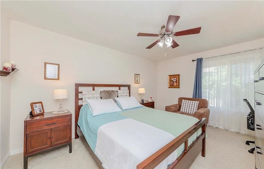 21450 Burbank Blvd - Photo 3 of 8