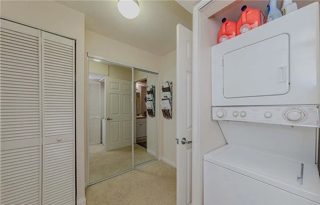 21450 Burbank Blvd - Photo 5 of 8