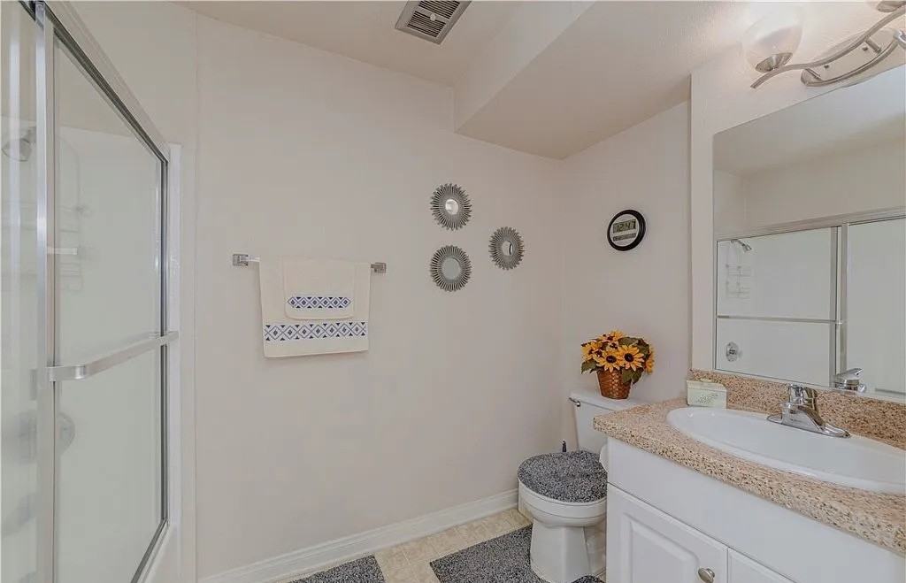21450 Burbank Blvd - Photo 7 of 8