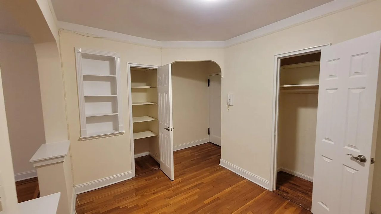 3635 167th St #3K - Photo 2 of 8