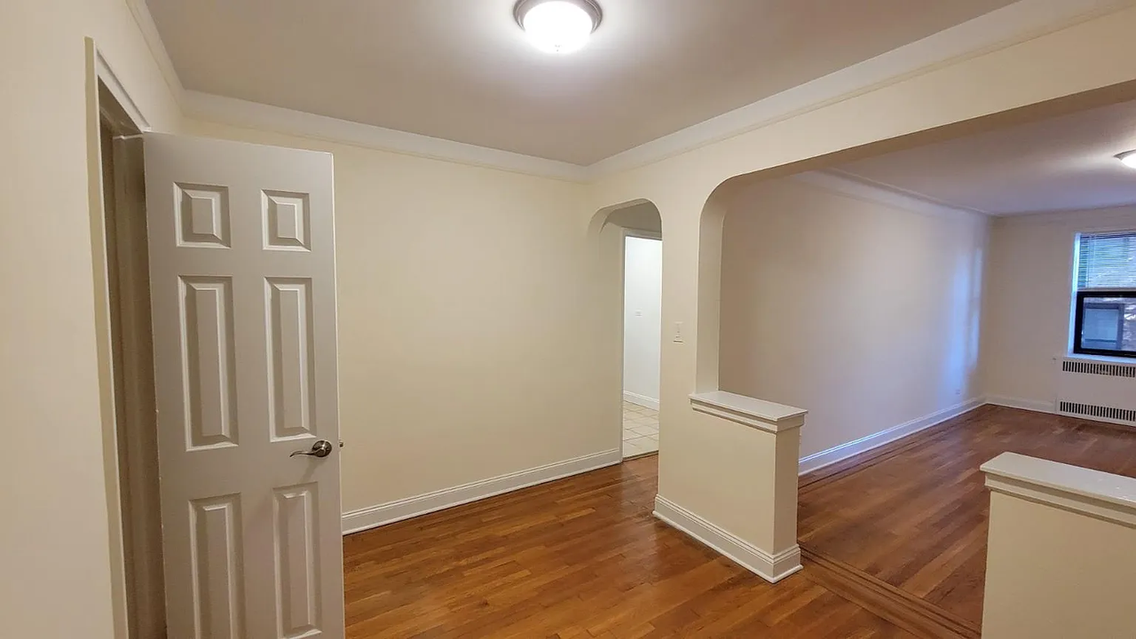 3635 167th St #3K - Photo 3 of 8