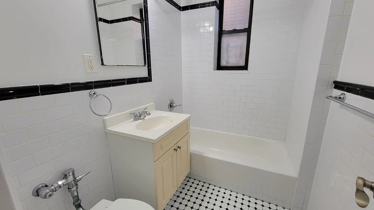 3635 167th St #3K - Photo 4 of 8