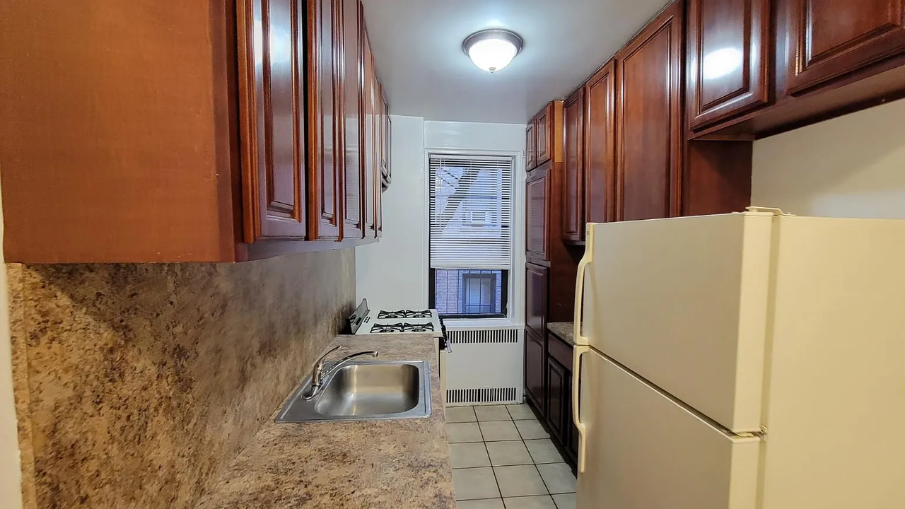 3635 167th St #3K - Photo 5 of 8