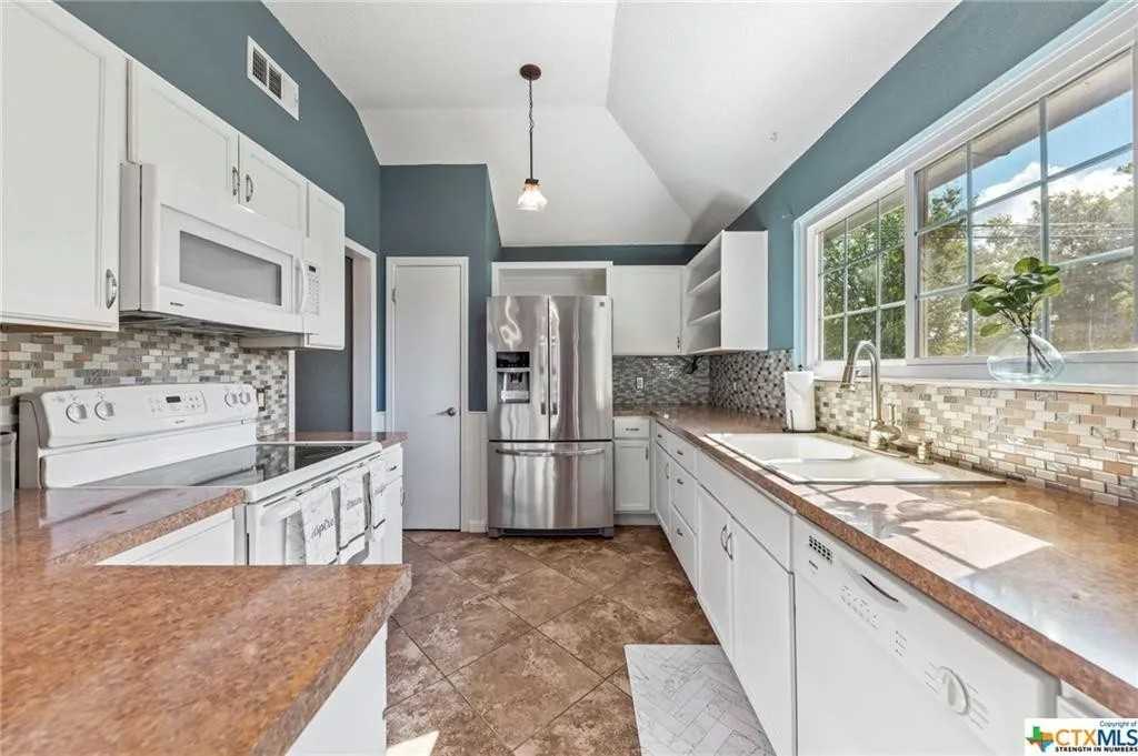 2406 Remington Dr - Photo 2 of 18