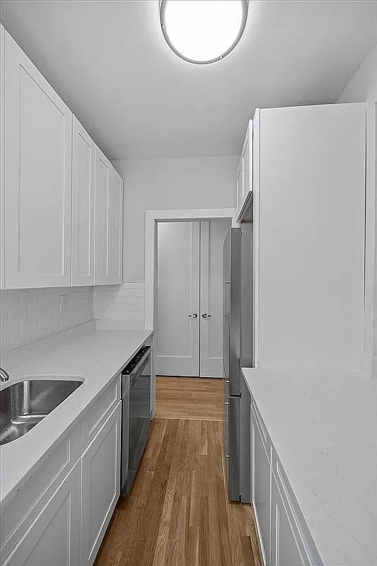 3810 Greystone Ave - Photo 2 of 8