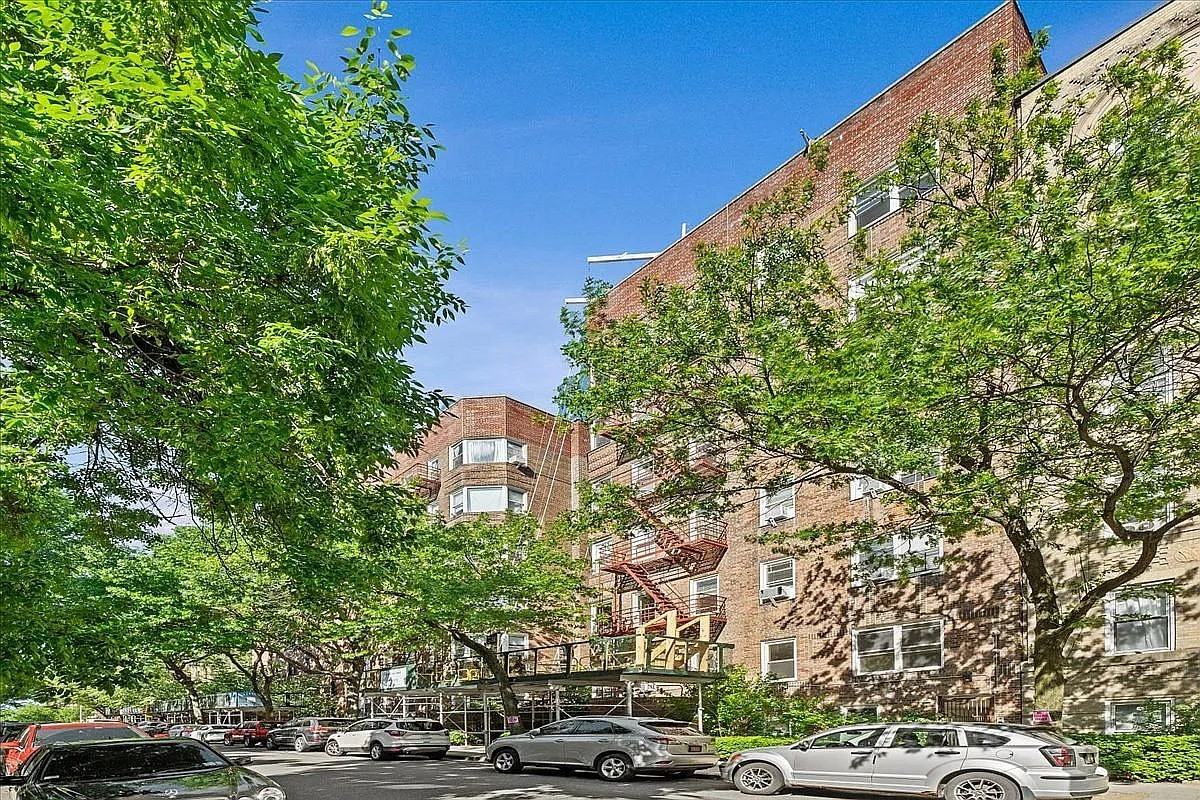 3810 Greystone Ave - Photo 7 of 8