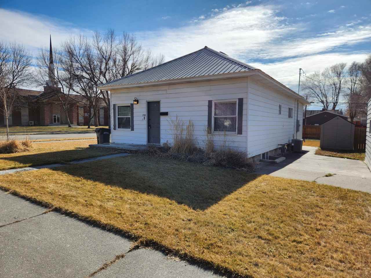 298 E 20th St - Photo 2 of 23