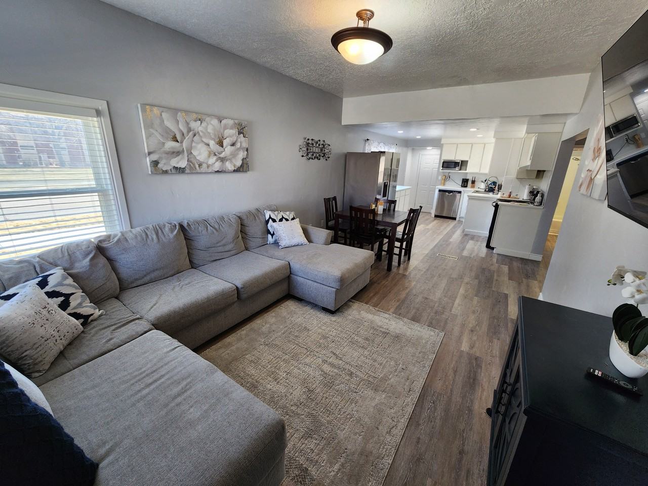 298 E 20th St - Photo 5 of 23