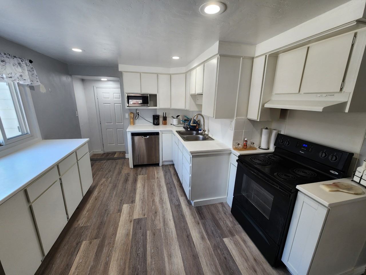 298 E 20th St - Photo 6 of 23