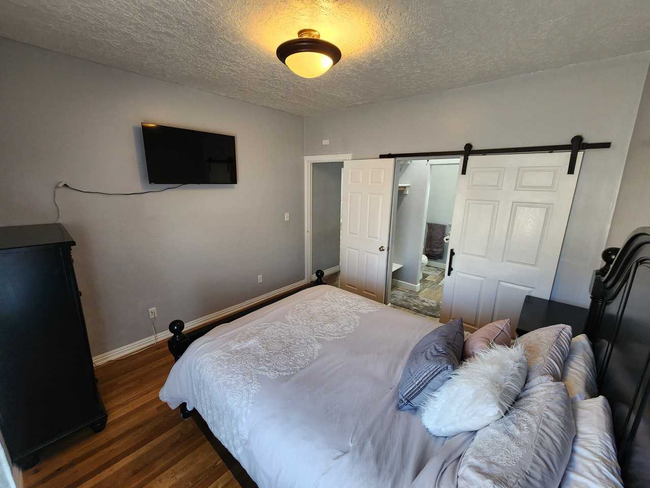 298 E 20th St - Photo 7 of 23