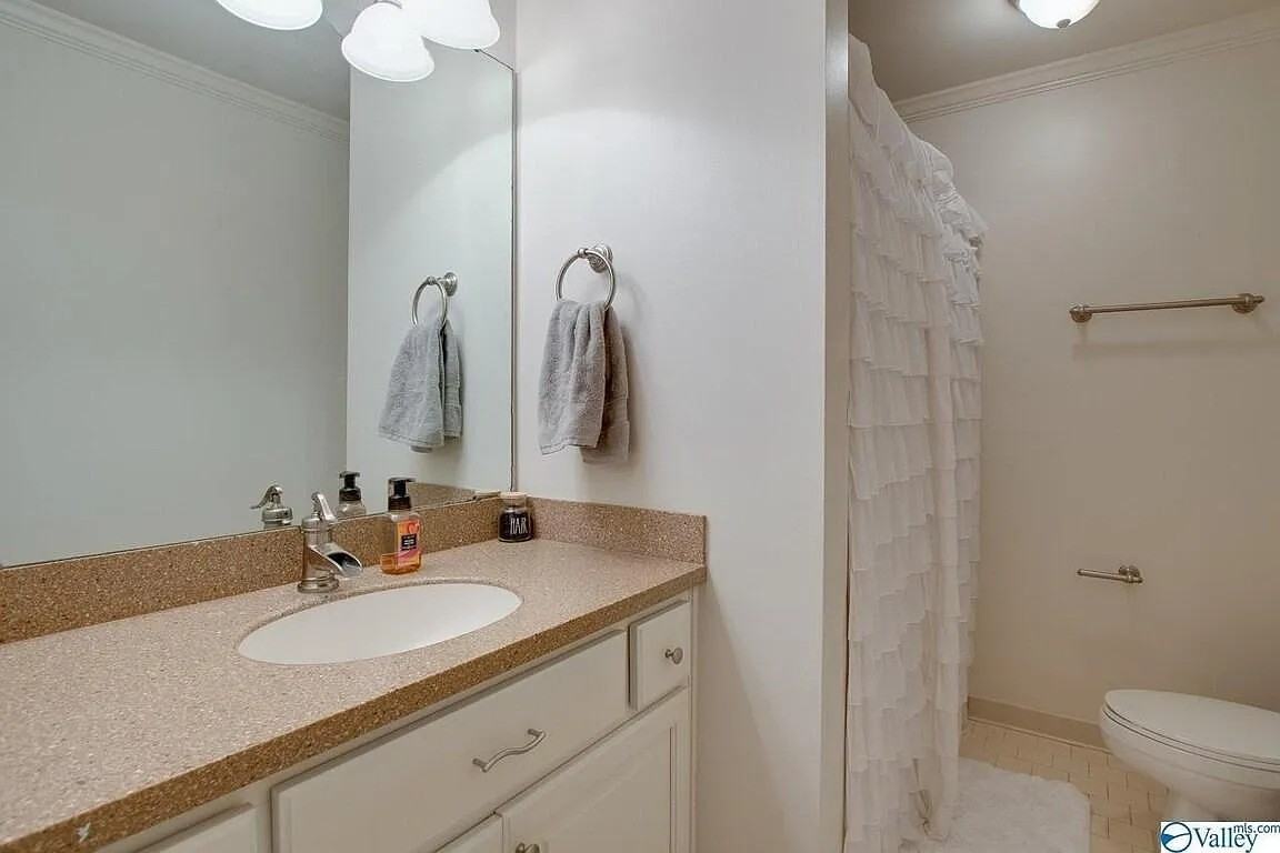 212 Inverness Dr Sw - Photo 2 of 21