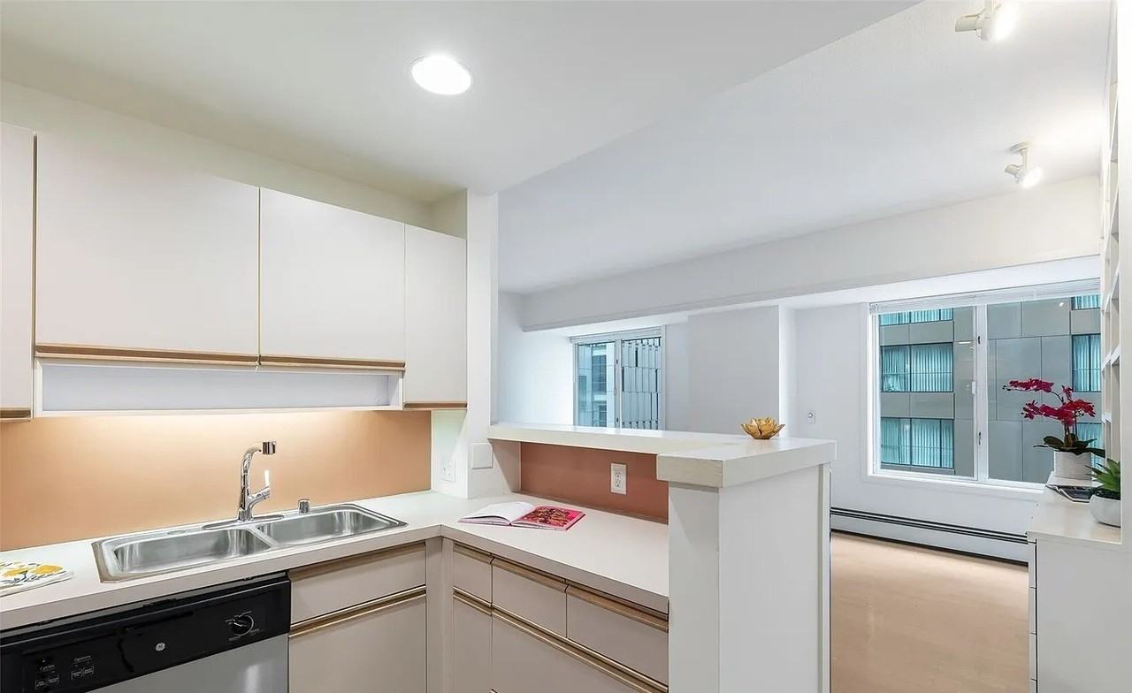 98 Union St - Photo 7 of 13