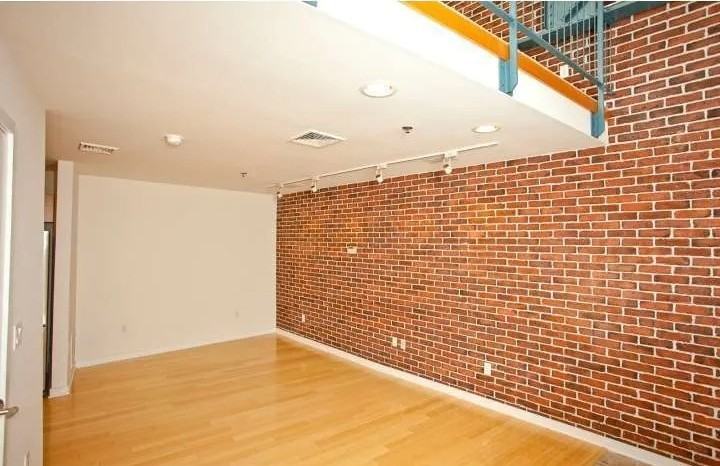 36 Moore St - Photo 7 of 8