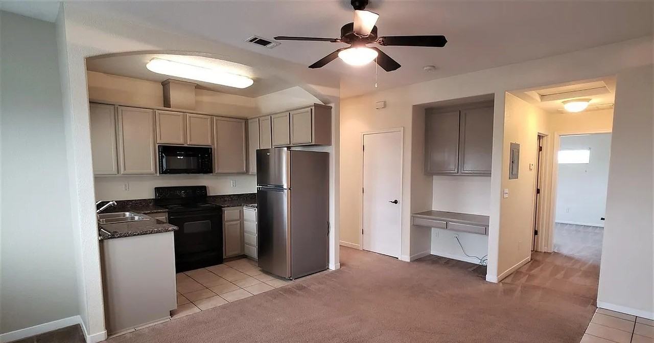 756 N Texas St - Photo 2 of 7