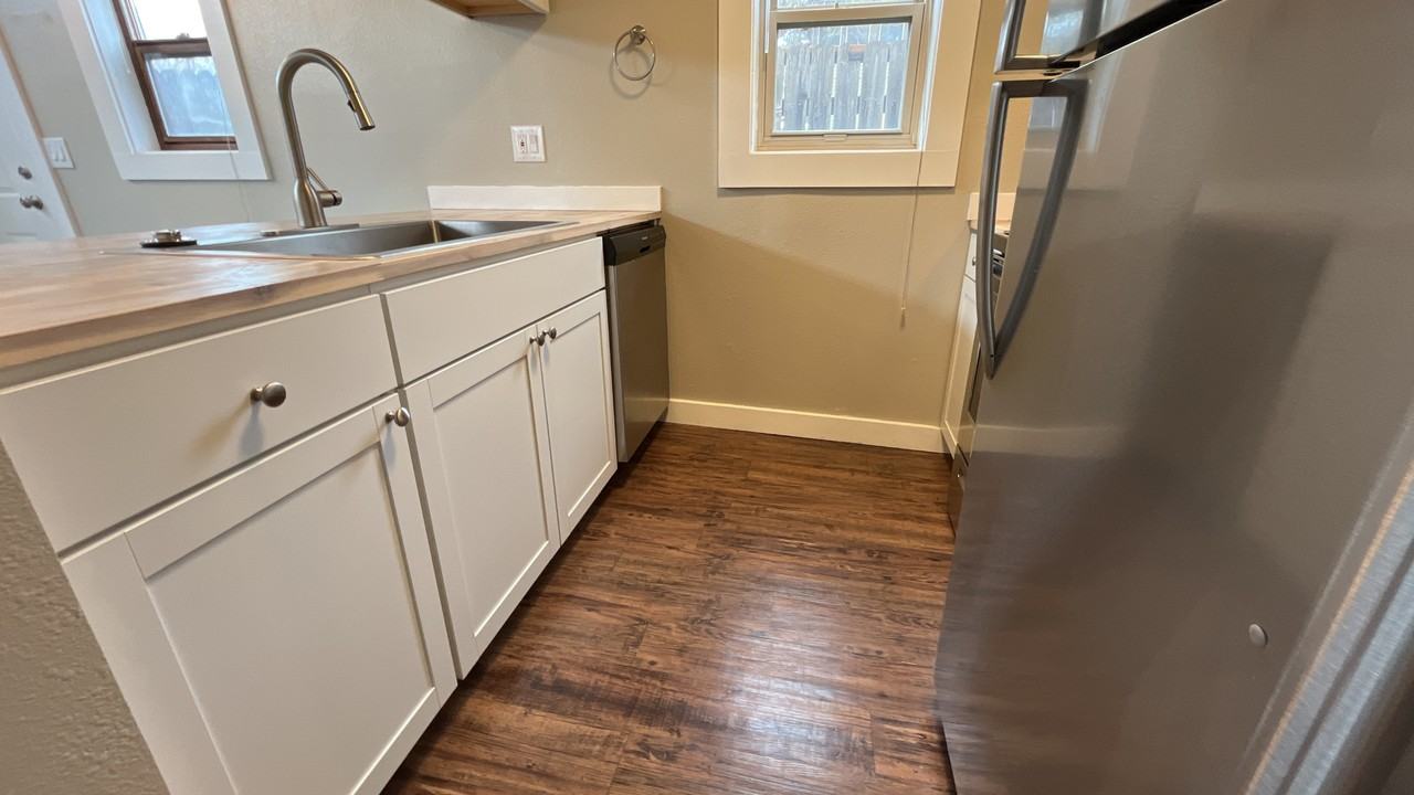 410 E Dale St #A - Photo 4 of 9