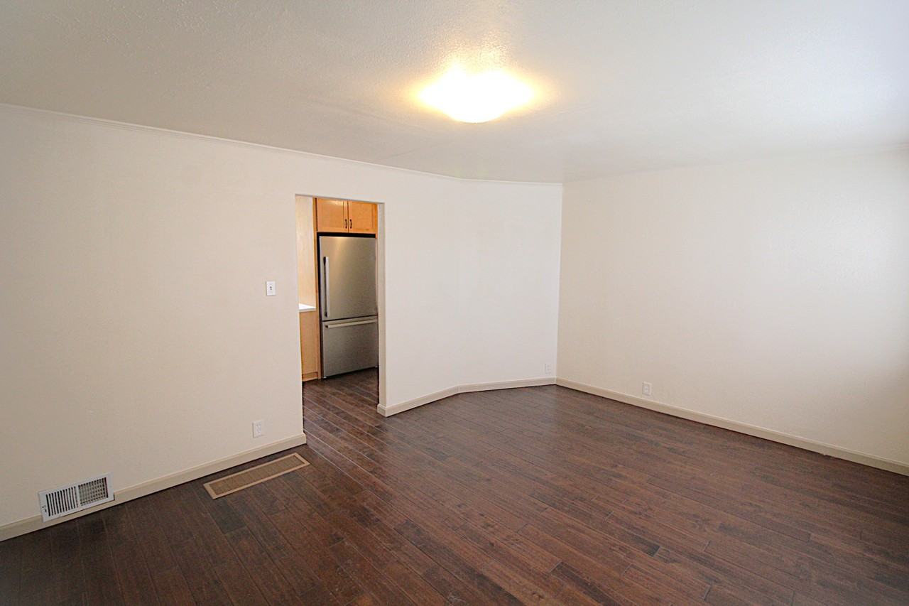 2113 E Oak St - Photo 2 of 15