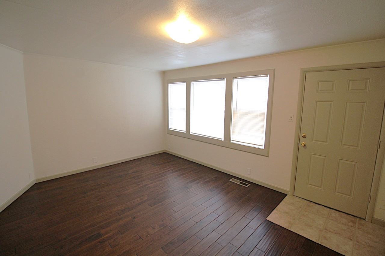 2113 E Oak St - Photo 3 of 15