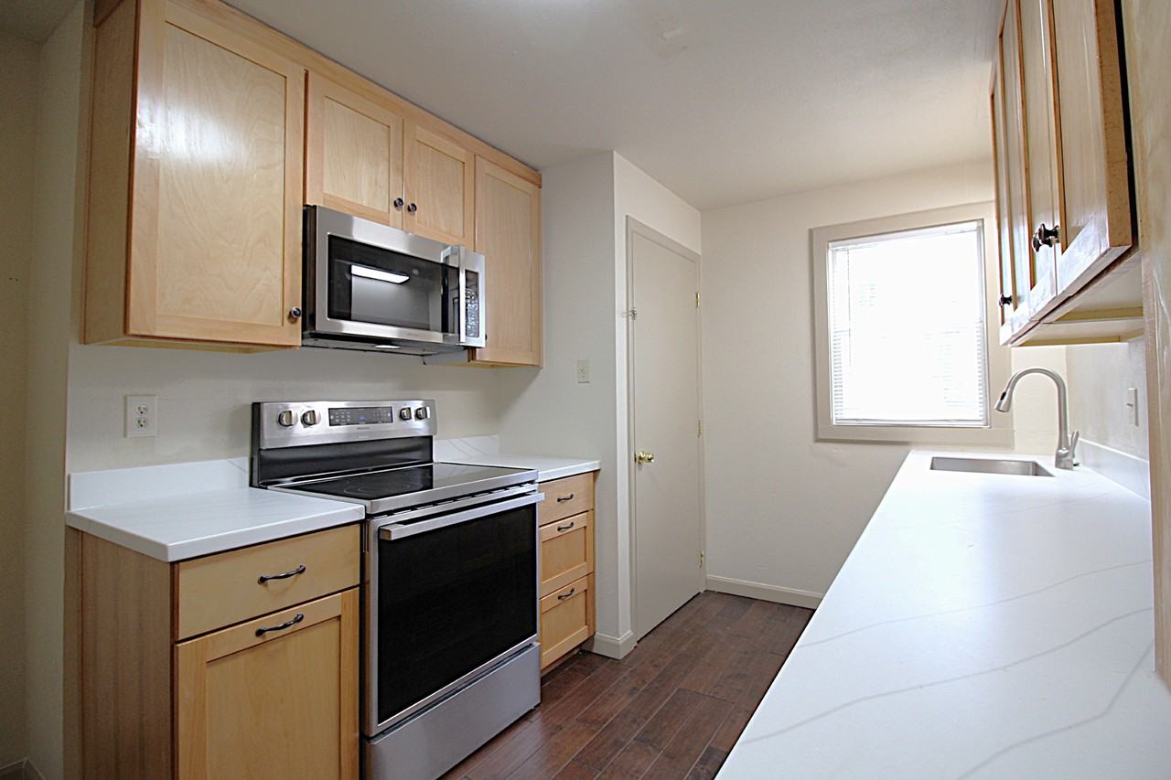 2113 E Oak St - Photo 6 of 15