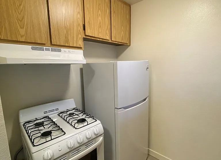 10231 Pinewood Ave #5 - Photo 3 of 8