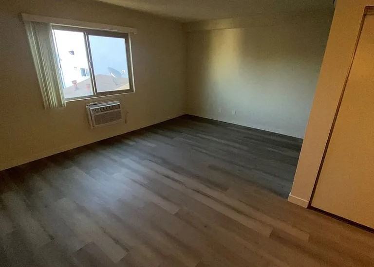 10231 Pinewood Ave #5 - Photo 6 of 8