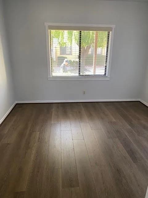 1135 5th St - Photo 4 of 8