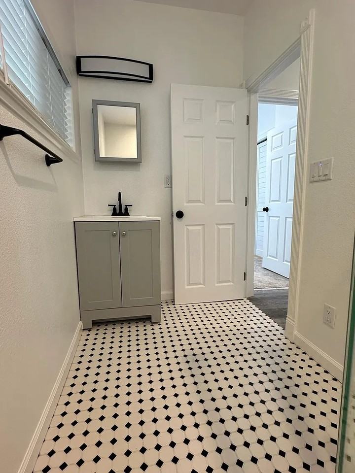 122 Los Gatos Blvd #2 - Photo 3 of 12