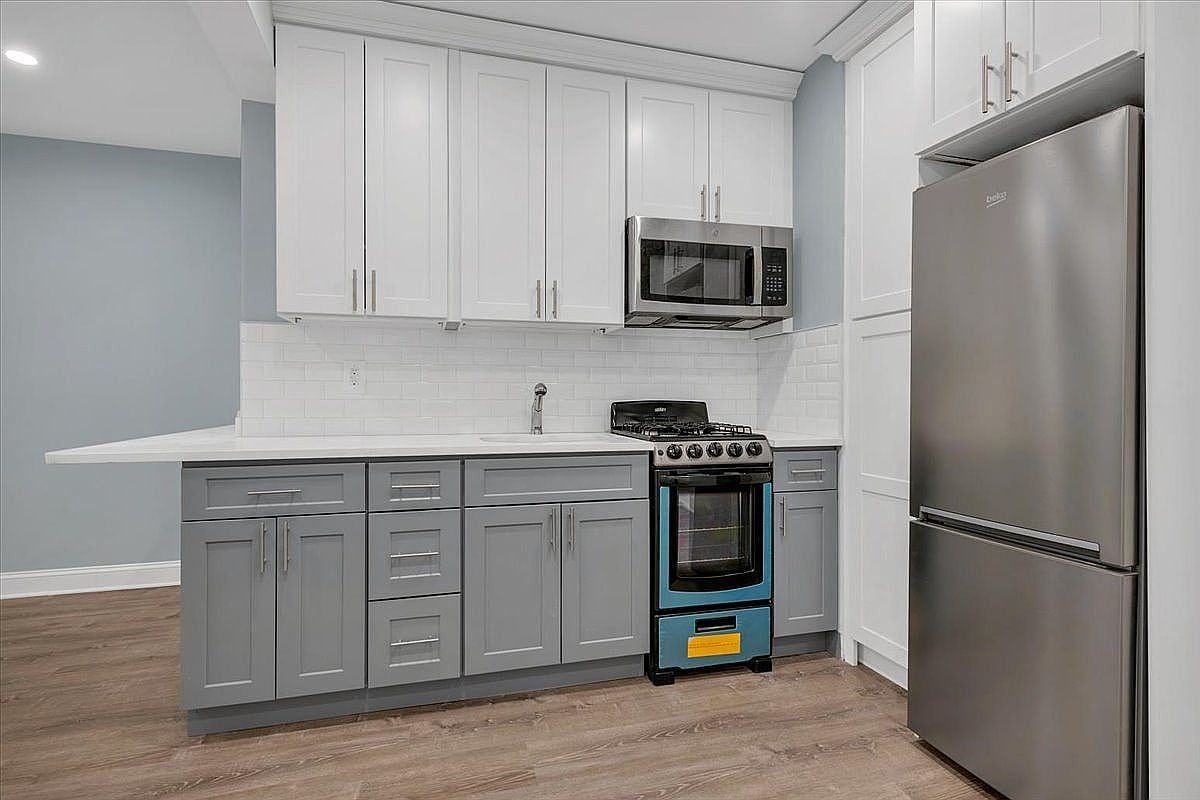 6389 Saunders St #4C - Photo 3 of 7