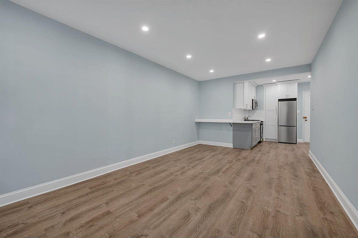 6389 Saunders St #4C - Photo 7 of 7