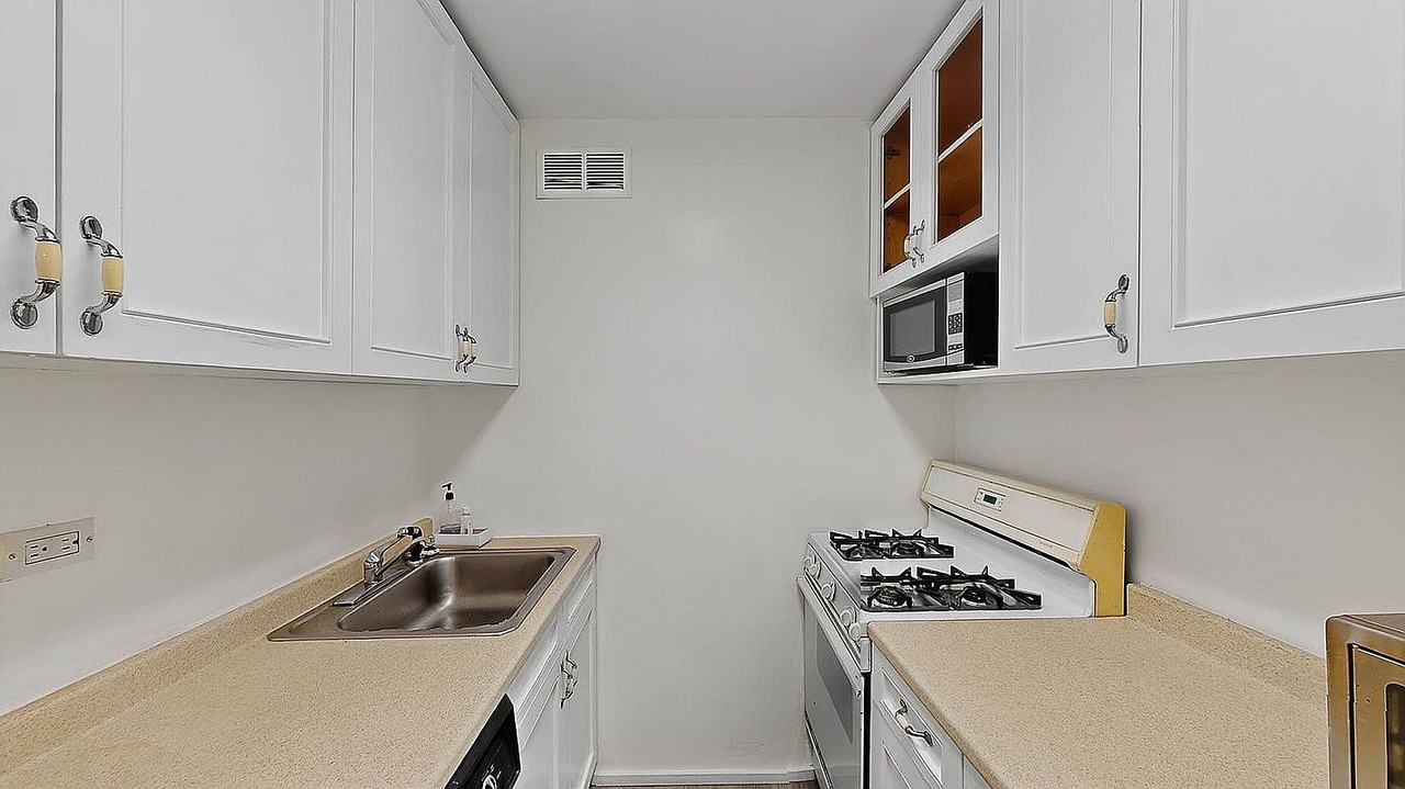 6636 Yellowstone Blvd - Photo 6 of 6