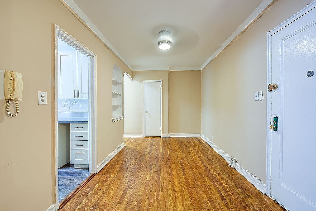 6910 Yellowstone Blvd - Photo 6 of 20