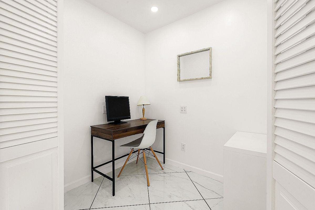 7211 110th St #1C - Photo 7 of 7