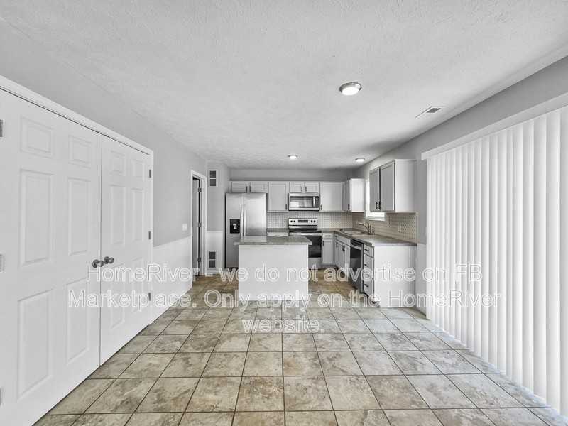 1381 Harrison Dr - Photo 3 of 21