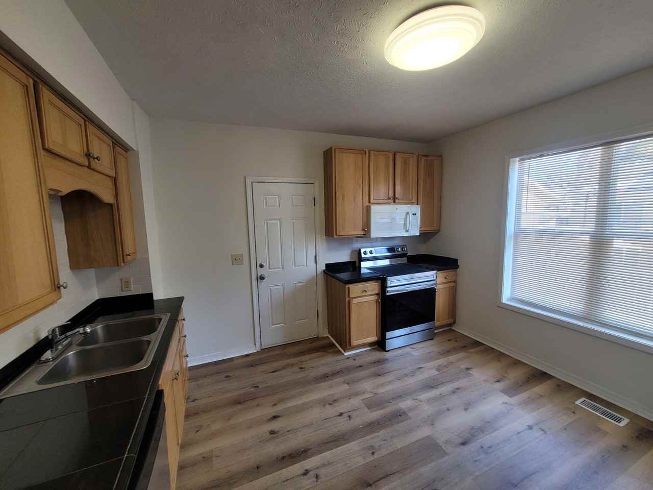 167 E 17th St - Photo 3 of 22