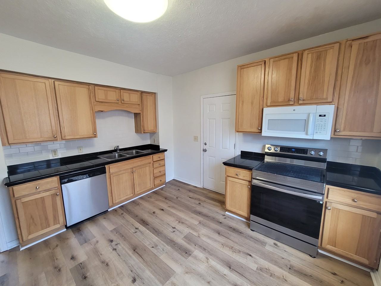 167 E 17th St - Photo 5 of 22