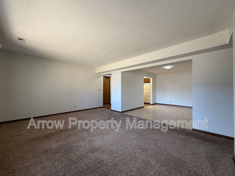 3831 S 46th St #1 - Photo 3 of 12