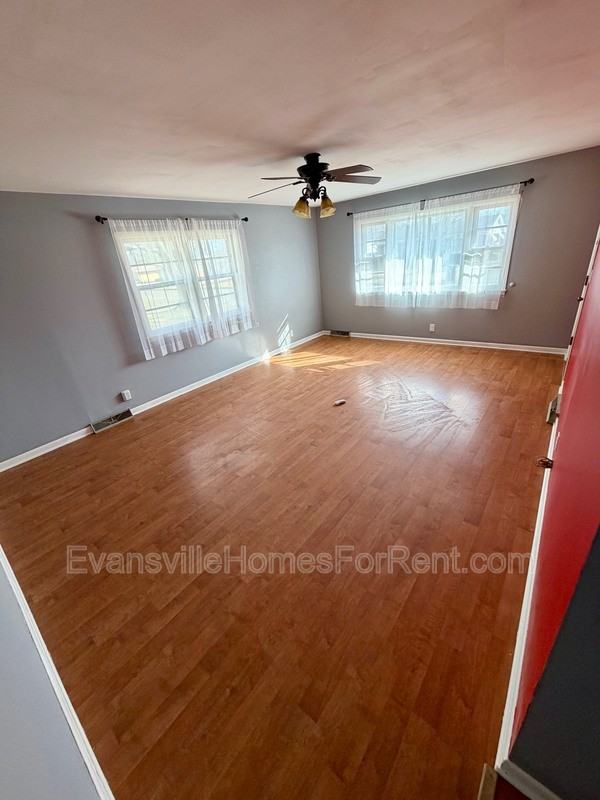 3600 Sweetser Ave - Photo 3 of 11