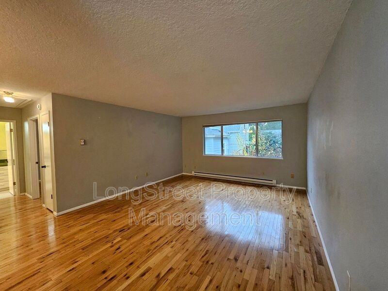 4618 Ne Broadway - Photo 2 of 19