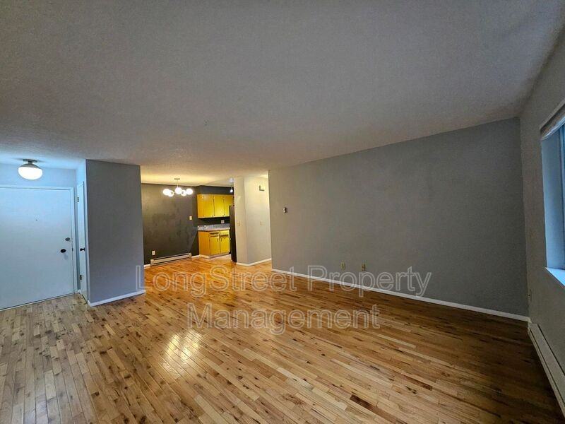 4618 Ne Broadway - Photo 3 of 19