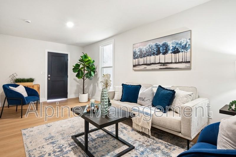 830A 47th St - Photo 2 of 17